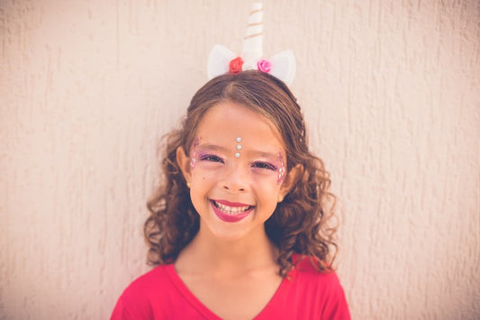 Applying and removing the Unicorn face paint made with Face and Body Paint kit