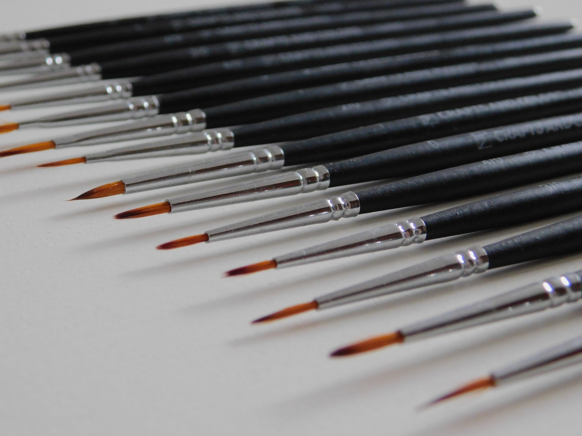 Benicci Paint Brushes vs Makeup Brushes. What brushes for paint are better?